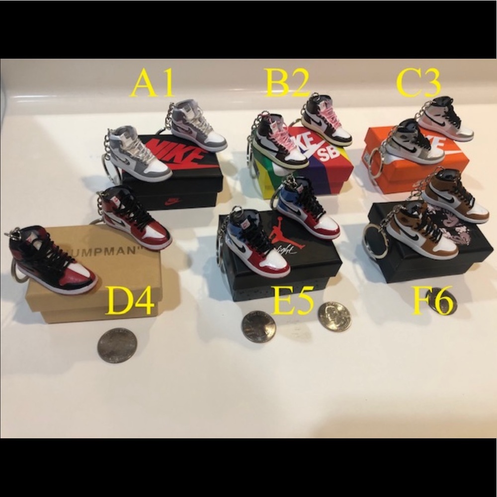 Dior x Air Jordan 1 High Keychains - Picture 8 of 12